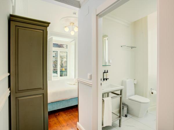 Solar dos Poetas : photo 6 de la chambre chambre double avec balcon - vue sur place