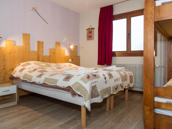 Gîte Châtel : photo 3 de la chambre chambre familiale - vue sur montagne