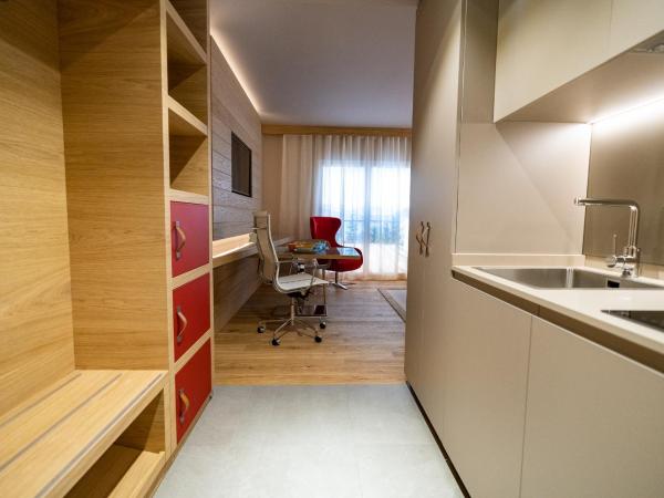 NEW OPENING 2022 - Los Lorentes Hotel Bern City : photo 9 de la chambre suite junior de luxe avec kitchenette