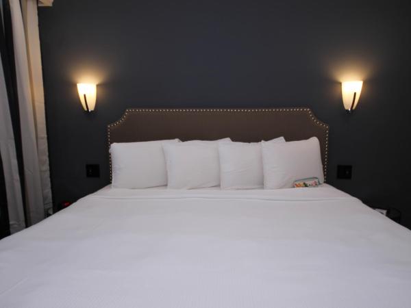 Hyde Park Hotel : photo 4 de la chambre chambre lit king-size avec baignoire spa