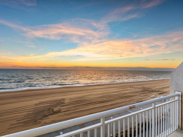 Ocean Sands Resort, Oceanfront, Virginia Beach by Vacatia : photo 6 de la chambre suite avec balcon