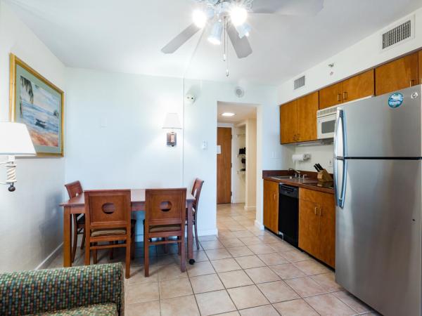 Ocean Sands Resort, Oceanfront, Virginia Beach by Vacatia : photo 5 de la chambre suite avec balcon