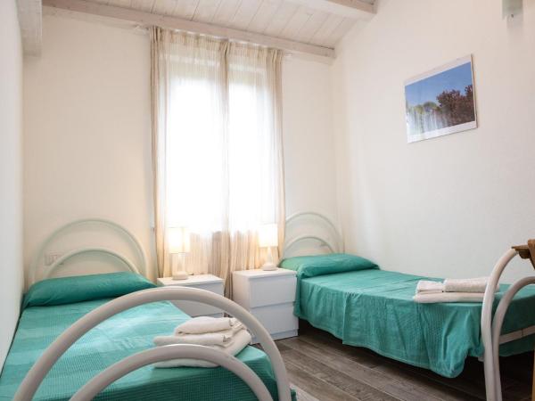 Alghero in bicicletta : photo 5 de la chambre chambre lits jumeaux avec salle de bains privative séparée
