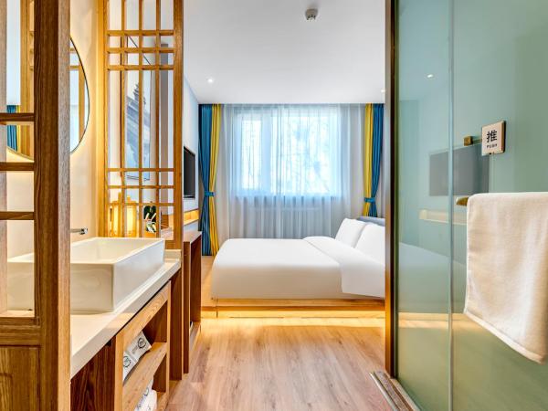 Happy Dragon Universal Vacation Hotel - close to Universal Studio and Wanda Plaza,free pick up to the studio,Free Coffee,Laundry : photo 1 de la chambre sunshine tatami queen room 