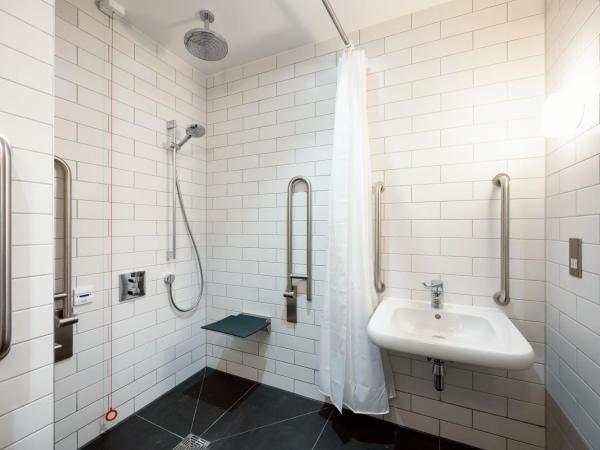Wilde Aparthotels Manchester St. Peters Square : photo 8 de la chambre studio wilde accessible aux personnes à mobilité réduite