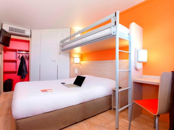 Premiere Classe Besancon Ecole Valentin : photo 6 de la chambre chambre triple (1 lit double et 1 lit simple)