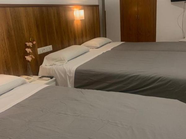 Hotel Gran Plaza : photo 1 de la chambre chambre double avec lit d'appoint