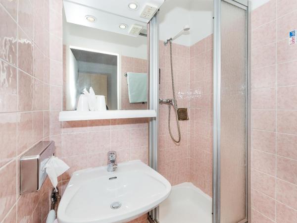 Pension Neuer Markt : photo 1 de la chambre chambre double Économique avec toilettes communes