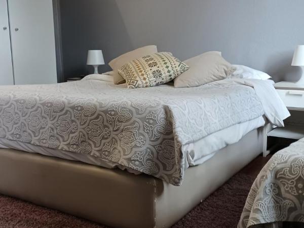 WW Hostel & Suites : photo 3 de la chambre chambre double avec lit d'appoint (3 adultes)