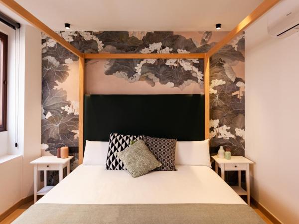 Welldone Sierpes Boutique : photo 10 de la chambre suite lit king-size avec baignoire spa