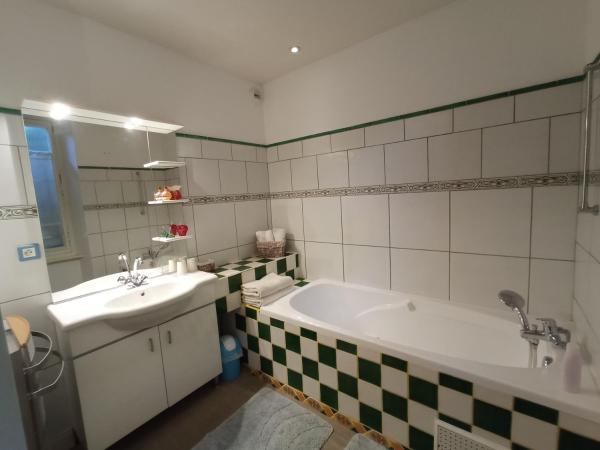 Le clos d'André : photo 3 de la chambre chambre lits jumeaux avec salle de bains privative