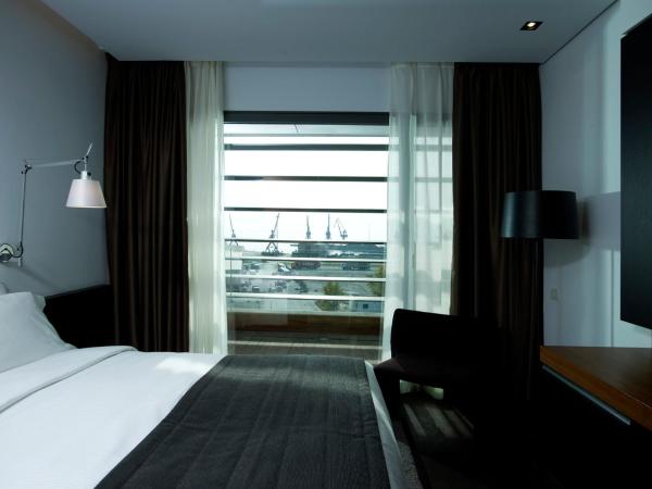 The Met Hotel Thessaloniki, a Member of Design Hotels : photo 4 de la chambre chambre double supérieure avec vue sur le port