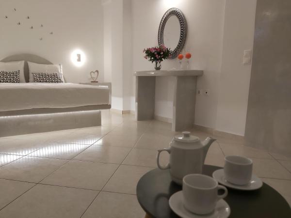 Kiklamino Sunset Studios : photo 4 de la chambre appartement de luxe avec jacuzzi extérieur