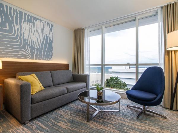 B Ocean Resort Fort Lauderdale Beach : photo 3 de la chambre suite lit king-size posh - côté océan