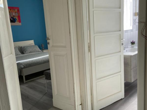 B&B San Ferdinando Napoli : photo 6 de la chambre chambre double avec salle de bains privative séparée