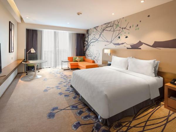 Holiday Inn Chengdu High-Tech Center, an IHG Hotel : photo 2 de la chambre chambre king standard avec balcon