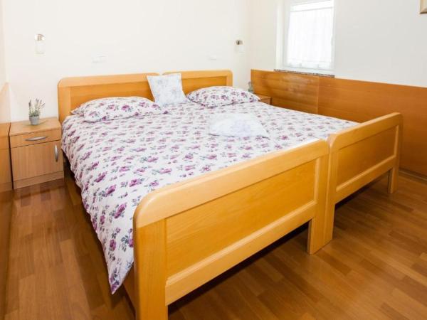 B&B Pansion Vago : photo 2 de la chambre chambre familiale avec balcon