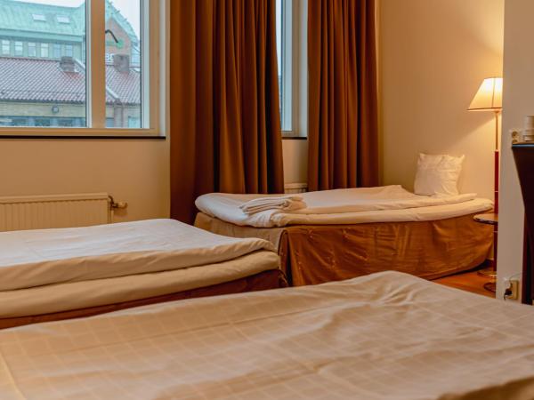 First Hotel Jörgen Kock : photo 2 de la chambre chambre triple Économique