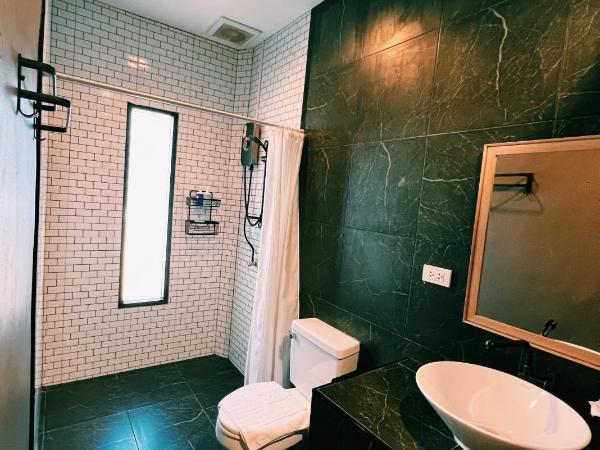 ViVi Hotel Resort : photo 5 de la chambre chambre lit king-size - vue sur piscine