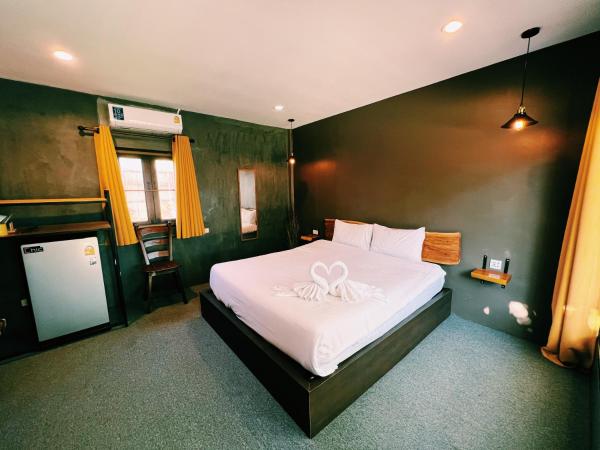 ViVi Hotel Resort : photo 4 de la chambre chambre lit king-size - vue sur piscine 
