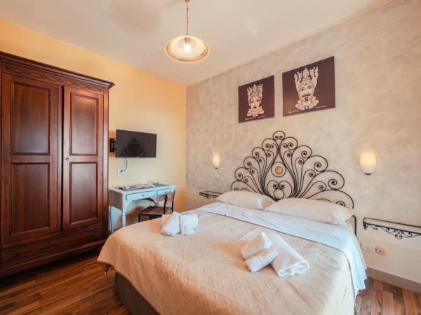 Taormina Garden Hotel : photo 3 de la chambre chambre double ou lits jumeaux standard