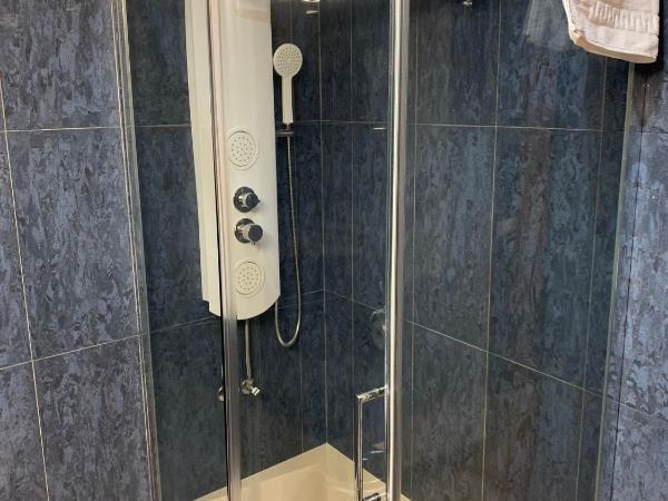 Hotel Gran Plaza : photo 9 de la chambre chambre double avec lit d'appoint