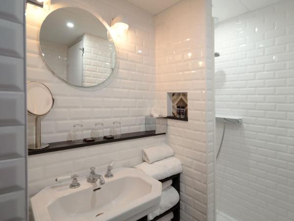 Hotel Litteraire Marcel Ayme, BW Premier Collection : photo 4 de la chambre chambre triple deluxe