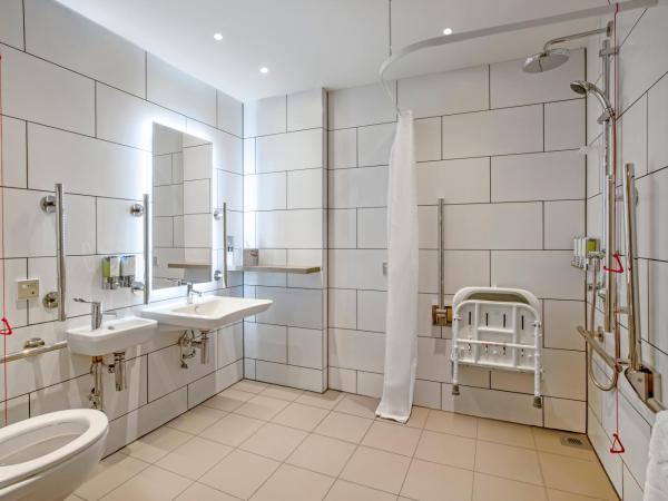 Hampton By Hilton Bath City : photo 10 de la chambre chambre lit queen-size - pour personnes à mobilité réduite