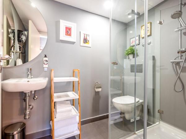 Lisbon Wine House - Rooms & Suites : photo 6 de la chambre chambre triple standard