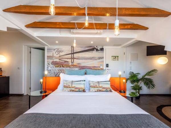 Lisbon Wine House - Rooms & Suites : photo 9 de la chambre chambre familiale supérieure