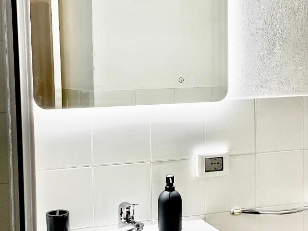 Il Barbero Apartment : photo 7 de la chambre chambre double avec salle de bains privative extérieure