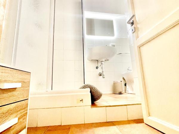 Il Barbero Apartment : photo 8 de la chambre chambre double avec salle de bains privative extérieure