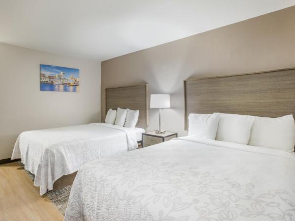 Red Roof Inn PLUS+ & Suites Savannah - I-95 : photo 1 de la chambre chambre deluxe avec 2 lits queen-size - non-fumeurs