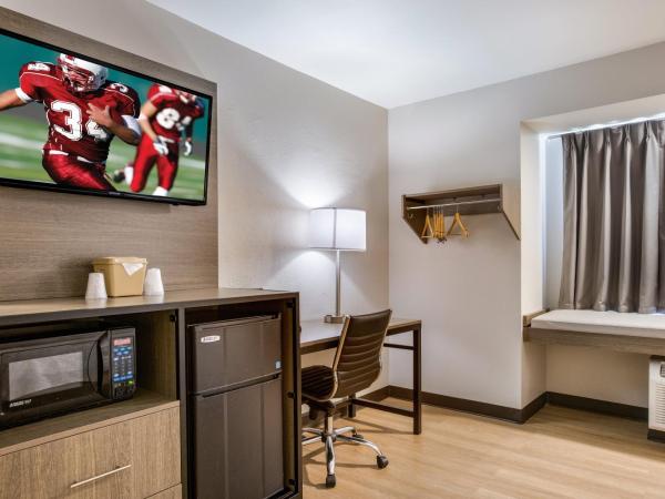 Red Roof Inn PLUS+ & Suites Savannah - I-95 : photo 4 de la chambre chambre lit king-size premium pour personnes à mobilité réduite - non-fumeurs (literie surclassée et boîte de collation)