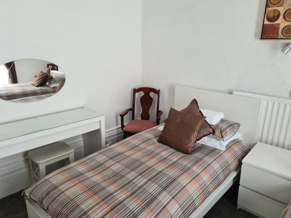 Maon Hotel : photo 4 de la chambre chambre lits jumeaux avec douche 