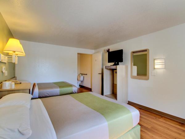 Rodeway Inn : photo 1 de la chambre chambre double avec 2 lits queen-size - adaptée aux personnes à mobilité réduite