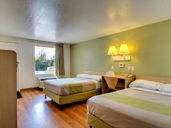 Rodeway Inn : photo 3 de la chambre chambre double avec 2 lits queen-size - adaptée aux personnes à mobilité réduite