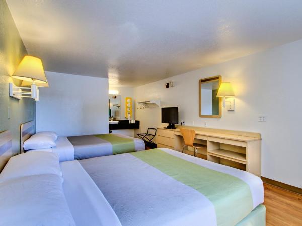 Rodeway Inn : photo 4 de la chambre chambre double avec 2 lits doubles - non-fumeurs