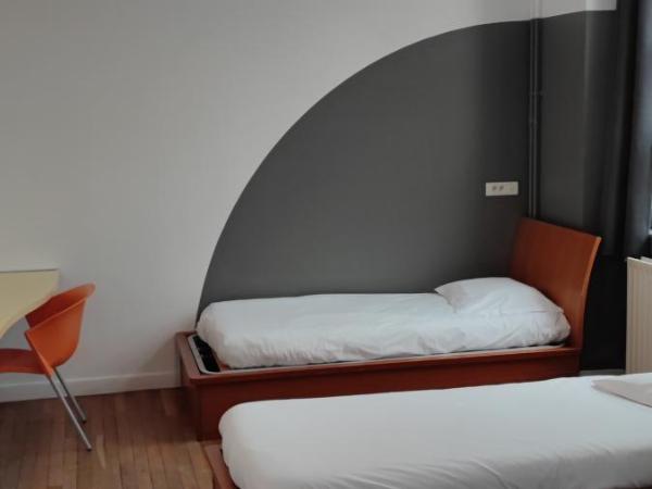 Auberge de Jeunesse HI Amiens : photo 2 de la chambre lit dans dortoir masculin de 3 lits