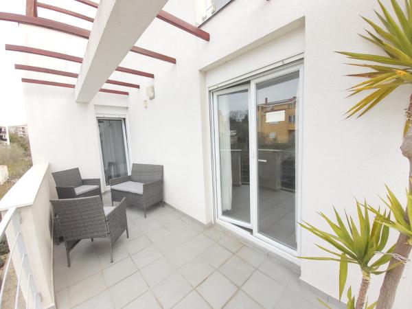 Guest House Dragić : photo 2 de la chambre appartement 1 chambre avec terrasse et vue sur le jardin