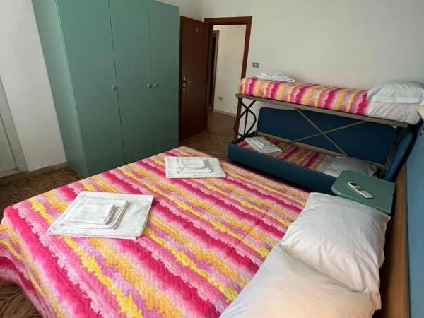 Hotel Villa Cristina : photo 5 de la chambre chambre quadruple standard avec balcon

