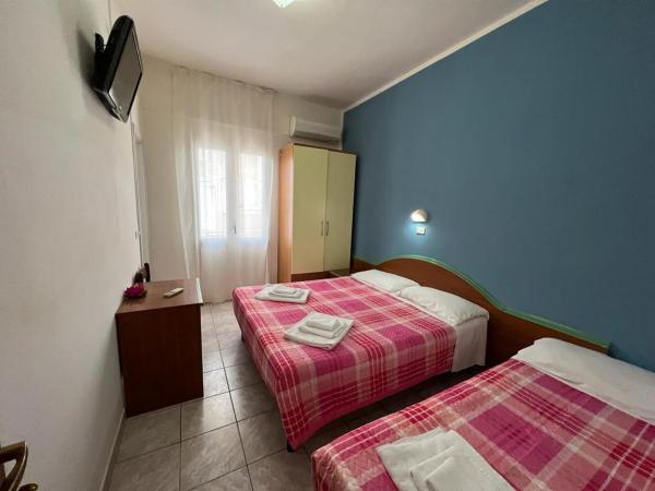 Hotel Villa Cristina : photo 3 de la chambre chambre triple standard avec balcon