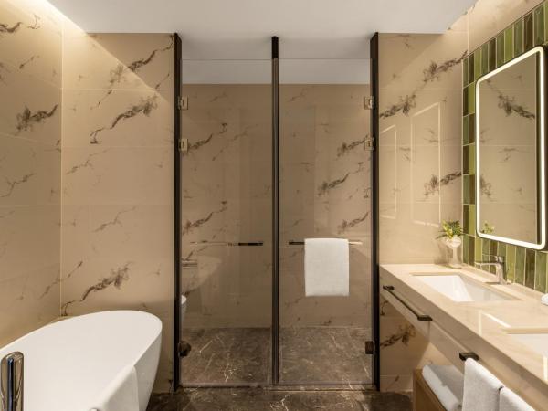 Holiday Inn & Suites Qingdao Jinshui, an IHG Hotel : photo 3 de la chambre suite lit king-size