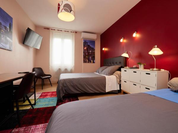 hotel de la paix : photo 1 de la chambre chambre double avec salle de bains privative