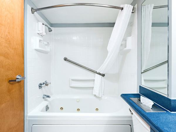 Ocean Sands Resort, Oceanfront, Virginia Beach by Vacatia : photo 9 de la chambre chambre double deluxe