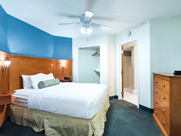 Ocean Sands Resort, Oceanfront, Virginia Beach by Vacatia : photo 7 de la chambre suite avec balcon