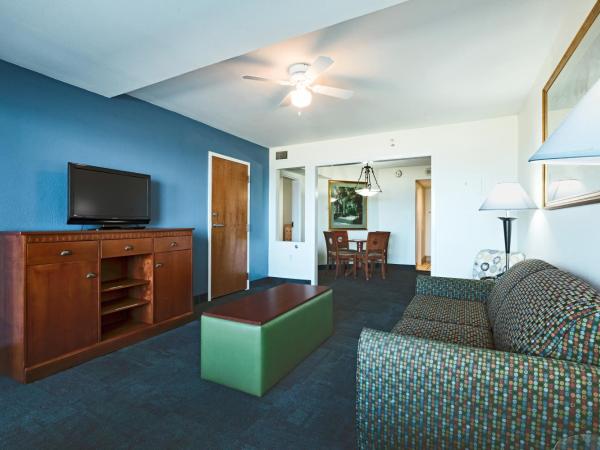 Ocean Sands Resort, Oceanfront, Virginia Beach by Vacatia : photo 5 de la chambre suite avec balcon