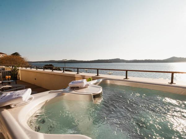 Armerun Heritage Hotel & Residences : photo 2 de la chambre appartement 3 chambres de luxe avec terrasse et sauna