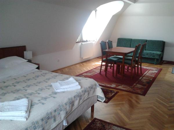 HELIOS Hotel Apartments : photo 10 de la chambre studio avec lit d'appoint