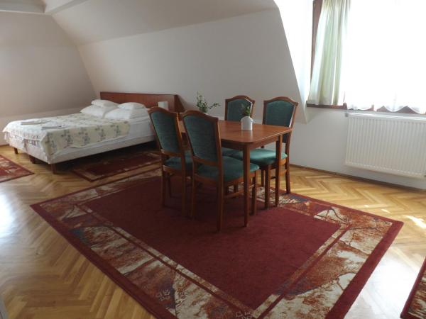 HELIOS Hotel Apartments : photo 9 de la chambre studio avec lit d'appoint